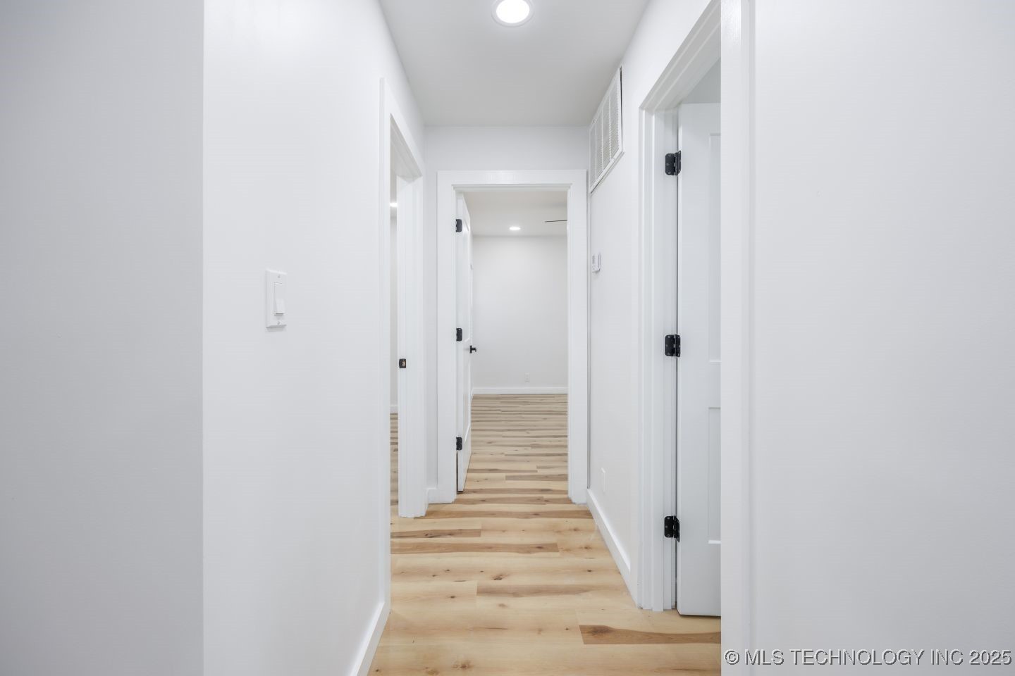 806 E 12th Place Property Photo 17