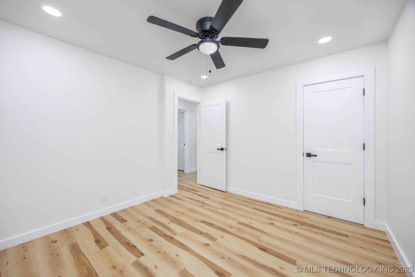 806 E 12th Place Property Photo 19