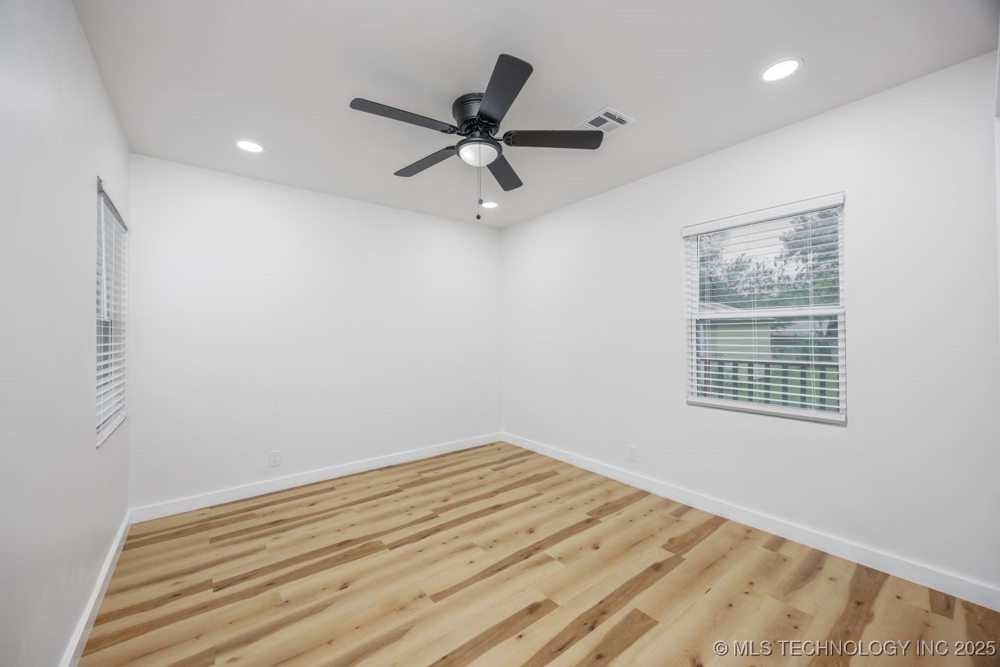 806 E 12th Place Property Photo 20