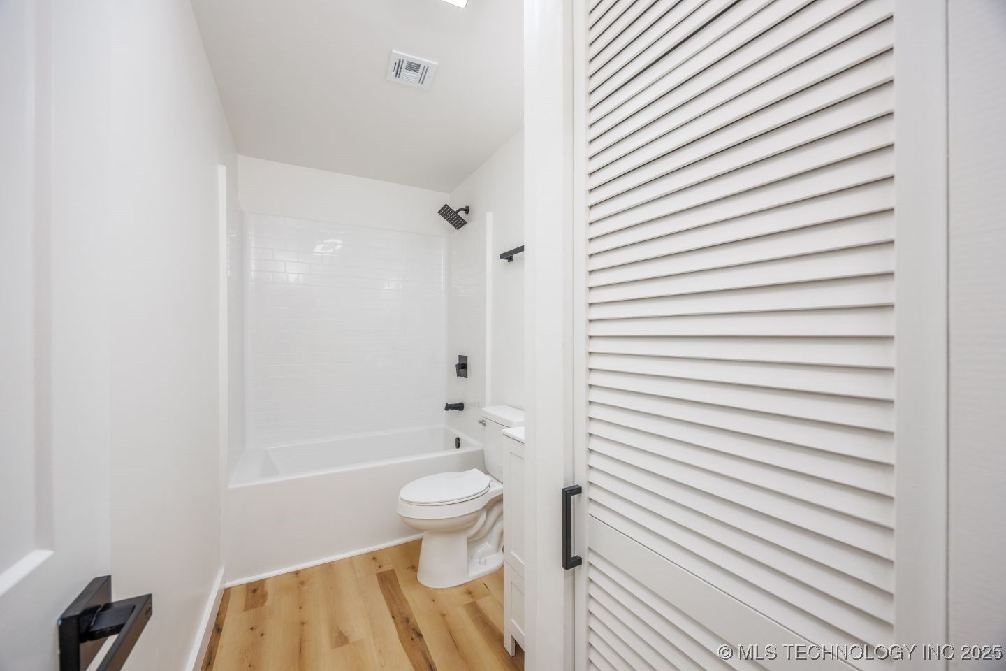 806 E 12th Place Property Photo 22