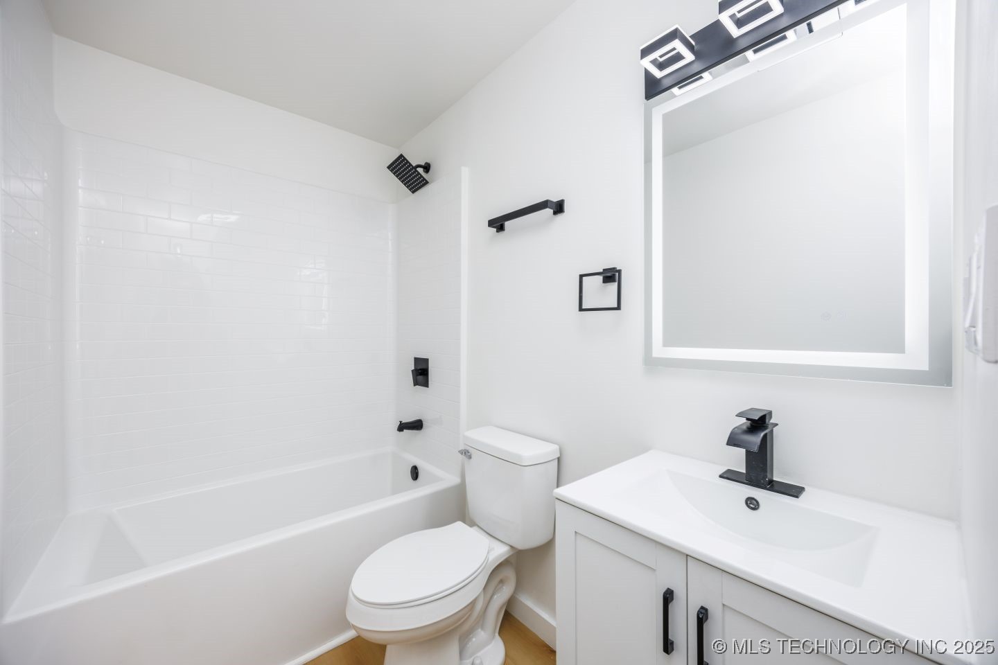 806 E 12th Place Property Photo 23