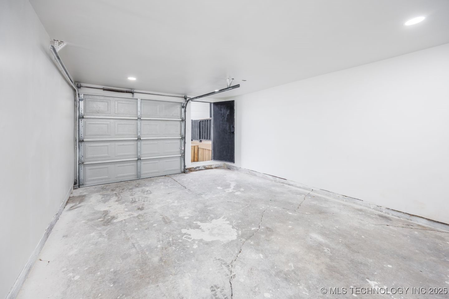 806 E 12th Place Property Photo 28