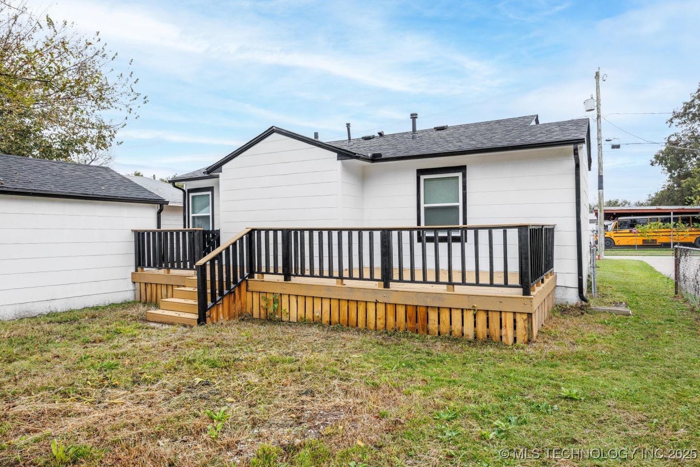 806 E 12th Place Property Photo 32