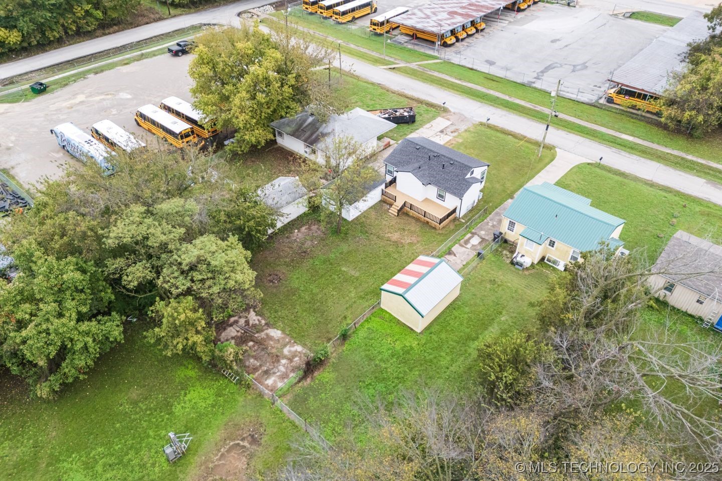 806 E 12th Place Property Photo 37