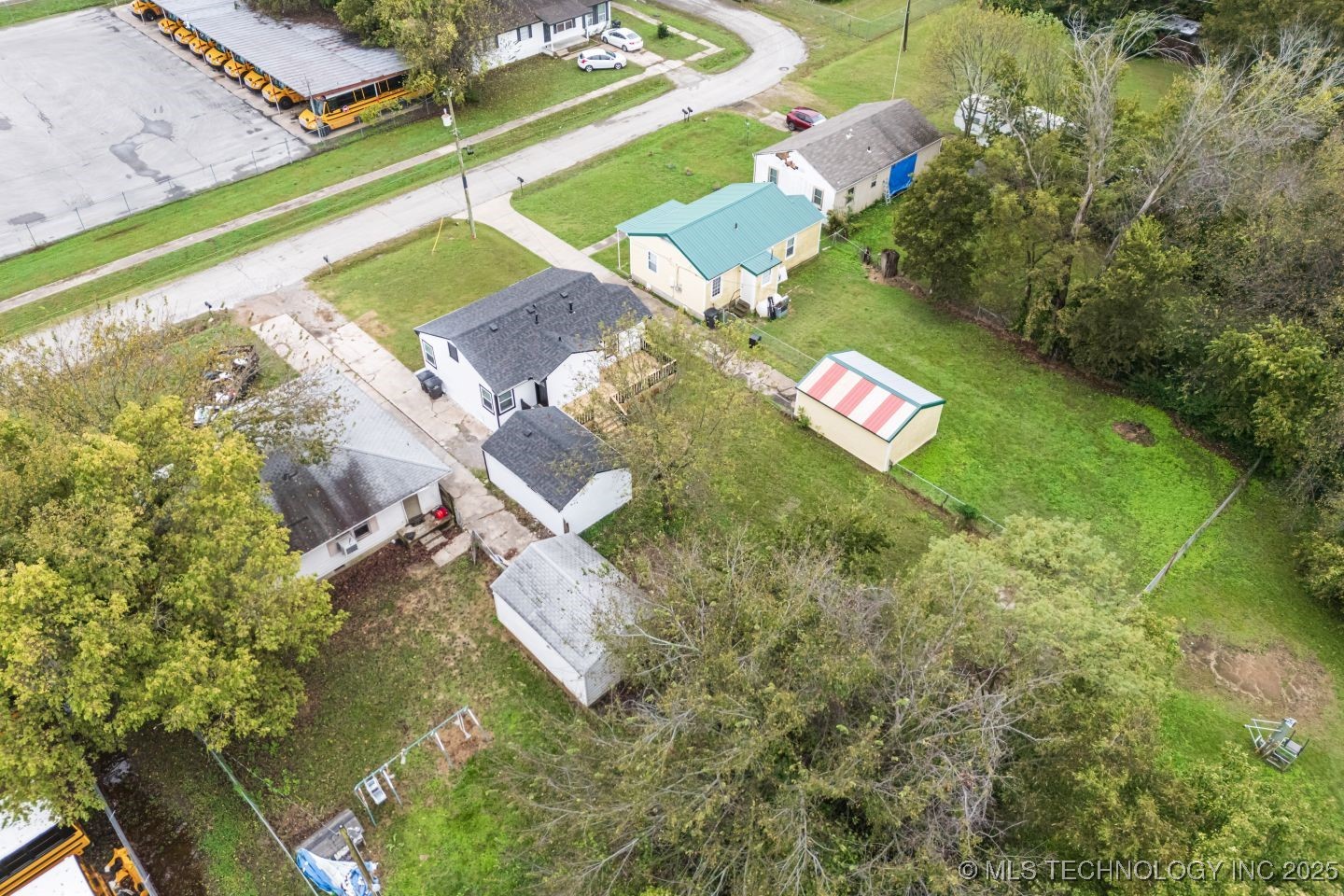 806 E 12th Place Property Photo 38