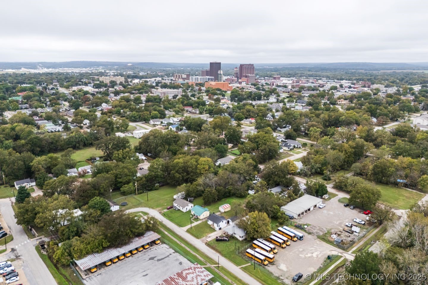 806 E 12th Place Property Photo 40