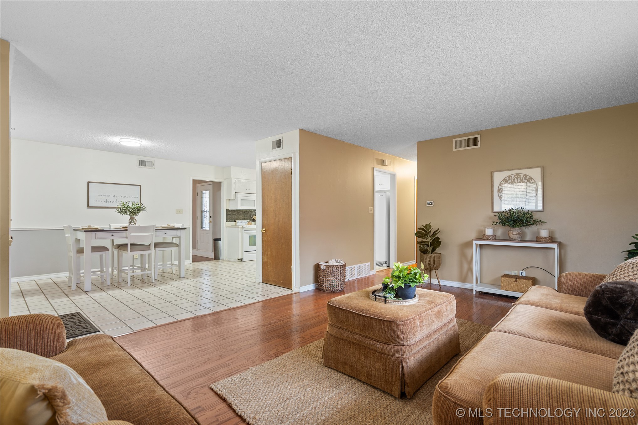 703 Cottonwood Street Property Photo 5