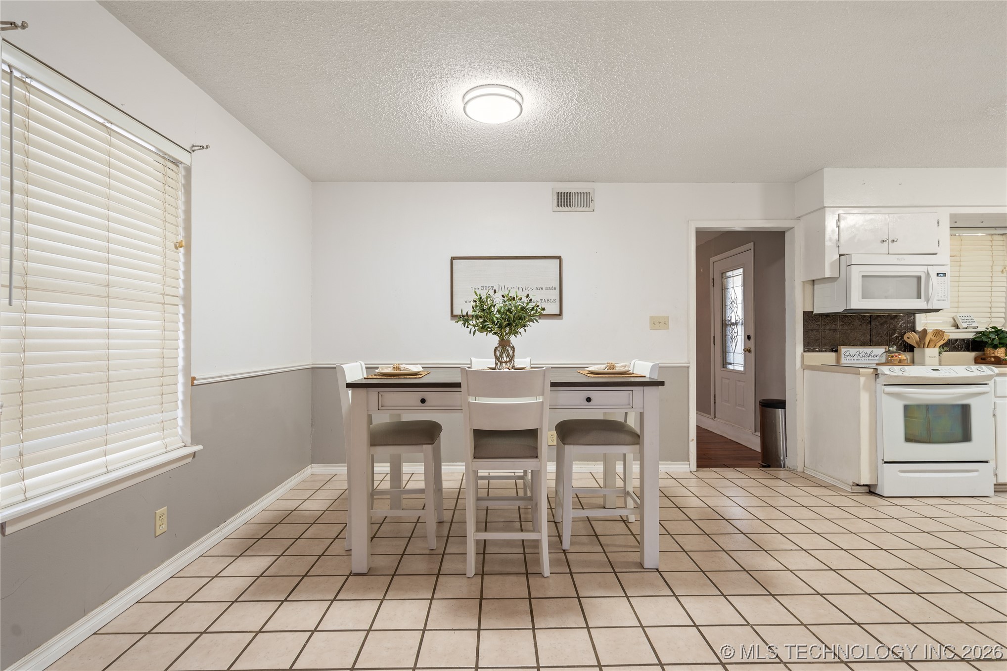 703 Cottonwood Street Property Photo 6