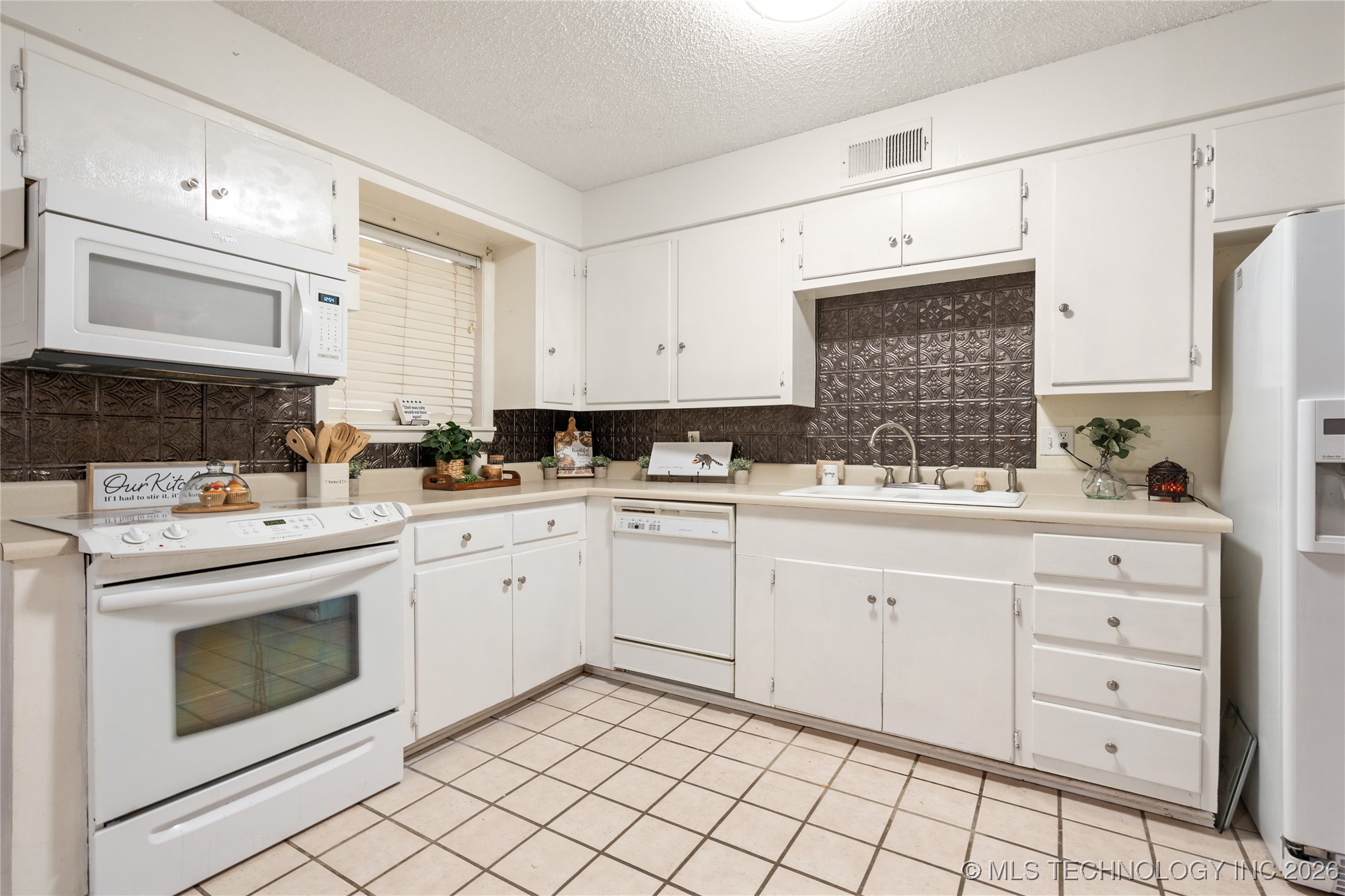 703 Cottonwood Street Property Photo 8