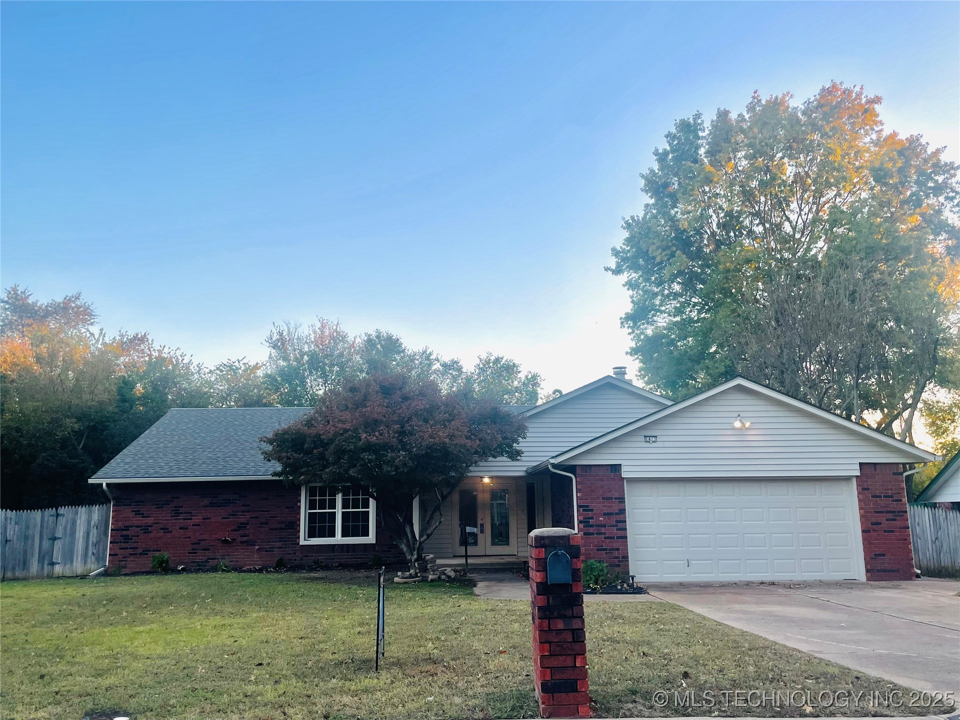 1413 W Huntsville Street Property Photo 1