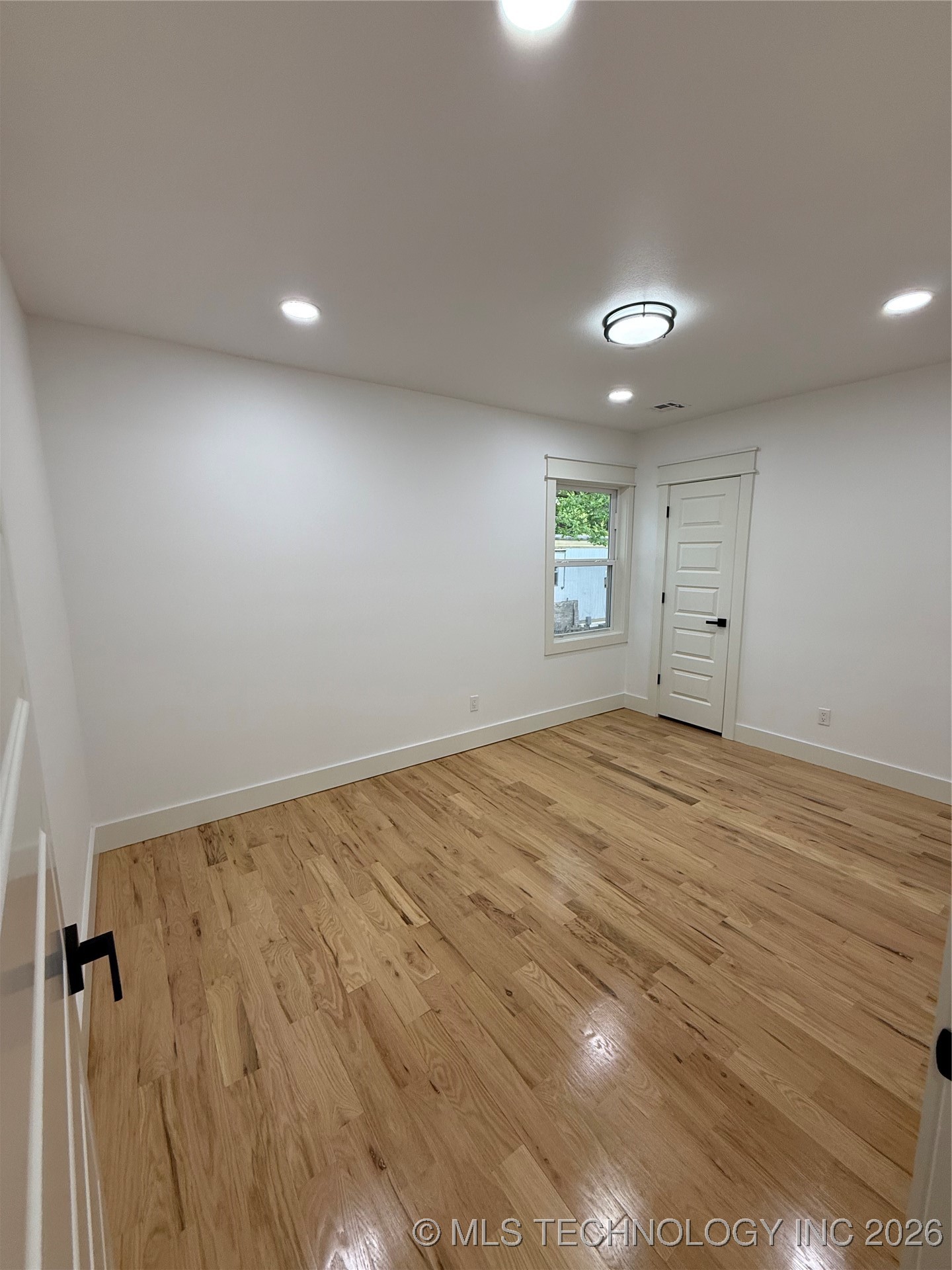 2035 N Fulton Avenue Property Photo 6