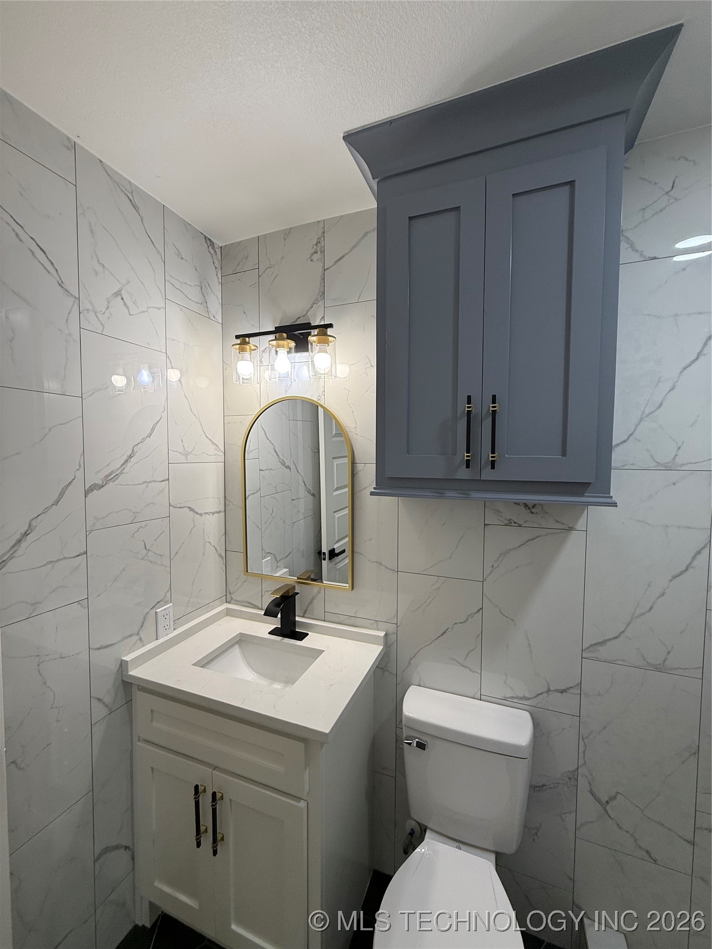 2035 N Fulton Avenue Property Photo 9