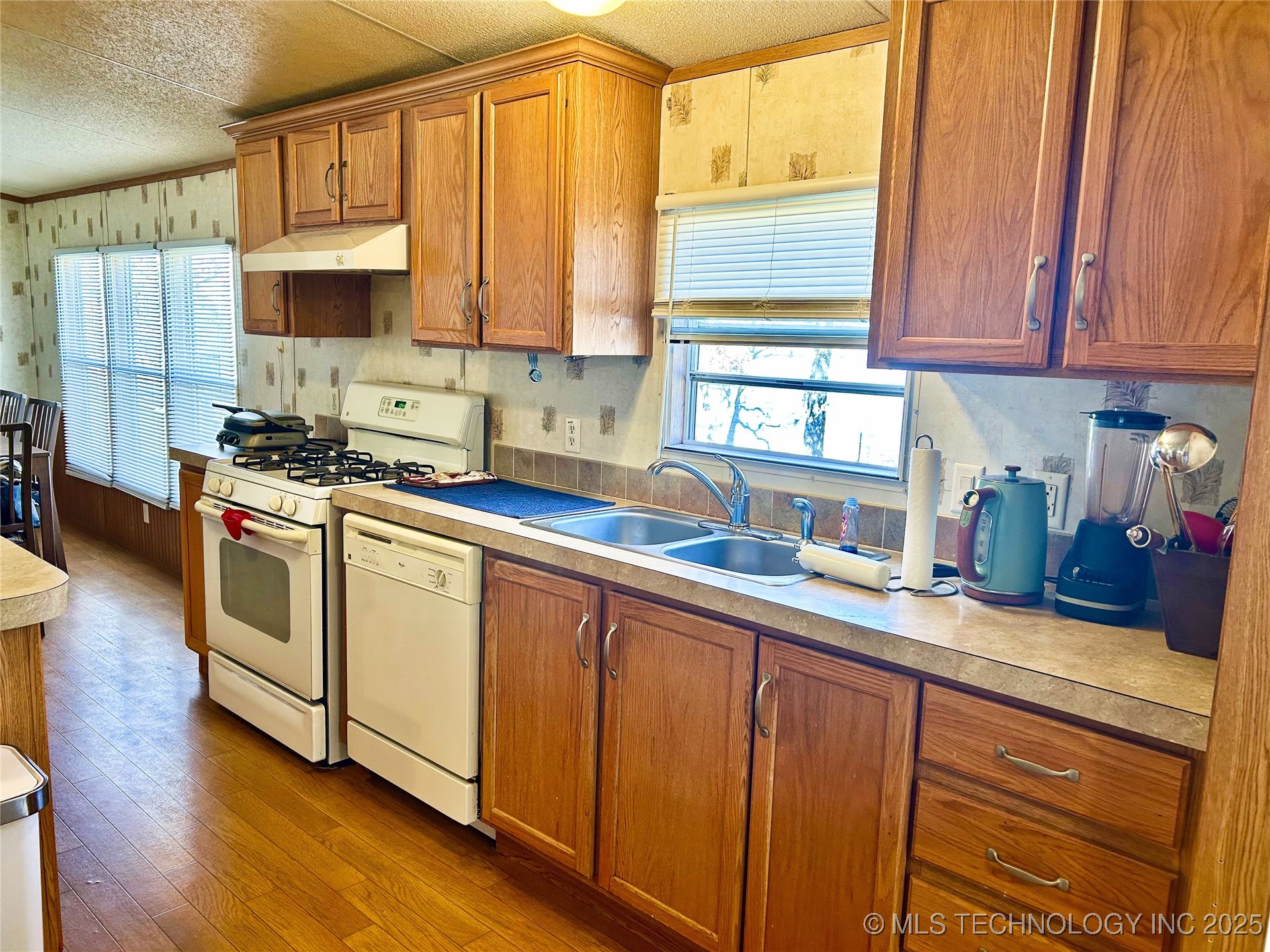 476359 E 791 Road Property Photo 6