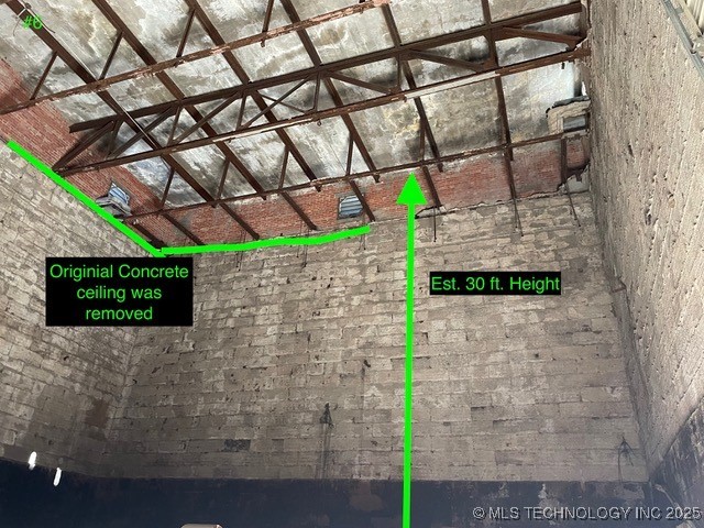 305 B Se Property Photo 6