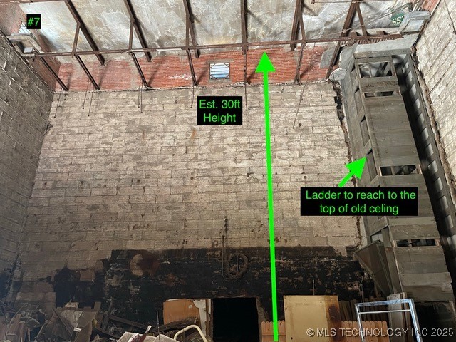 305 B Se Property Photo 7