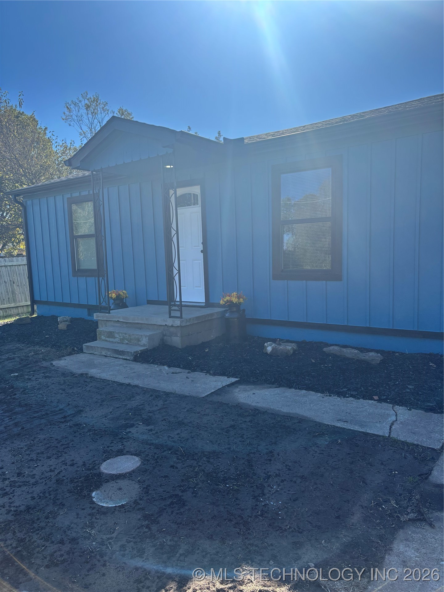 1129 E Vine Street Property Photo 2