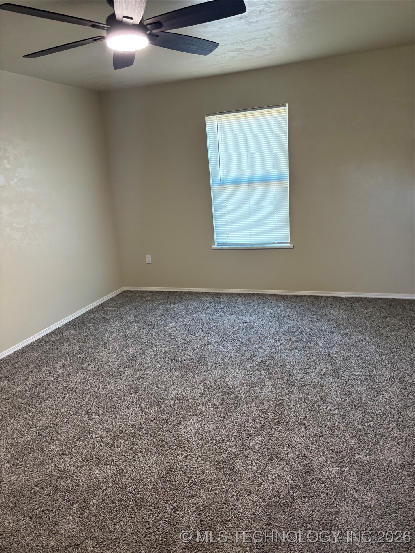 1129 E Vine Street Property Photo 4