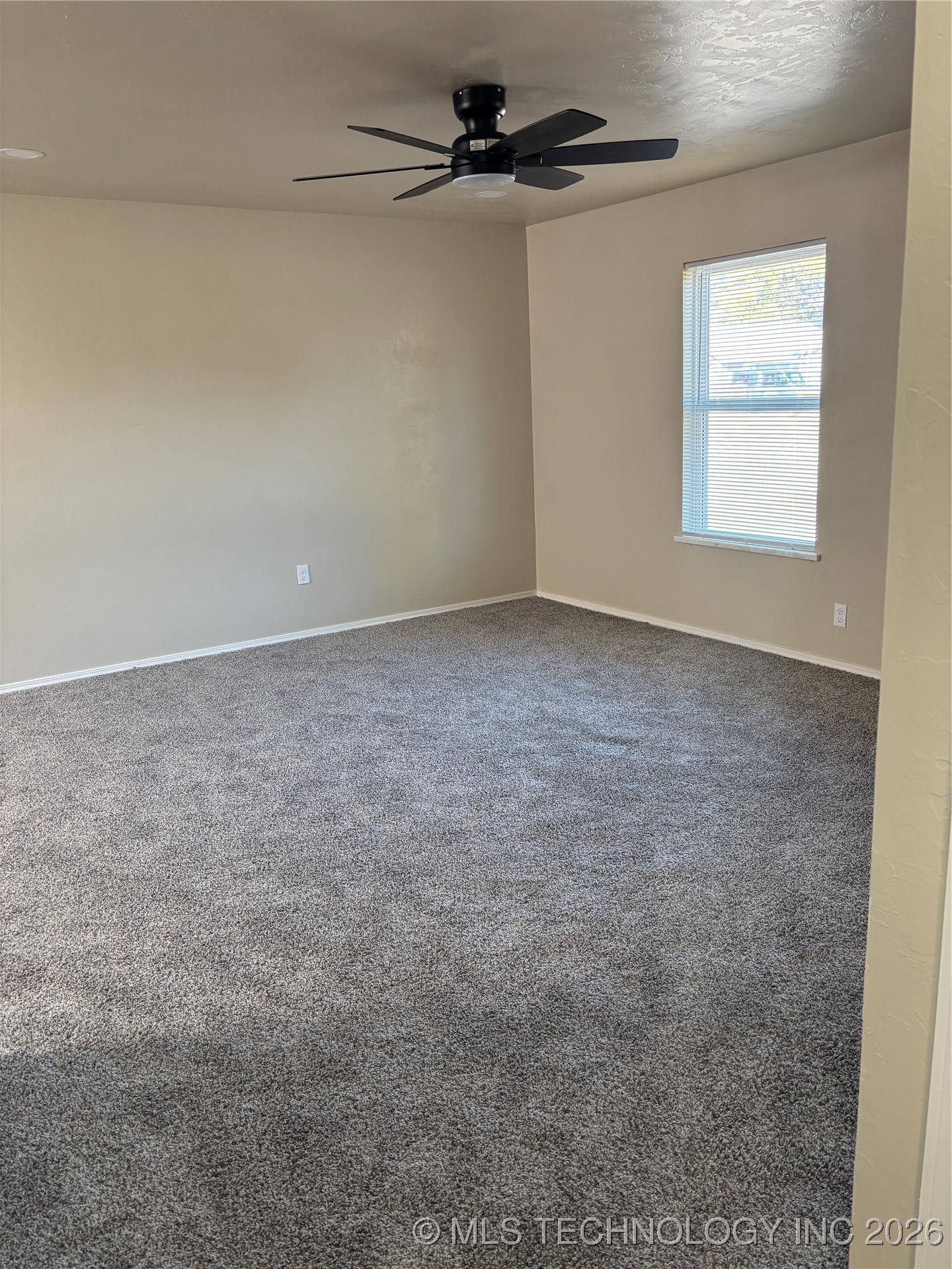 1129 E Vine Street Property Photo 5