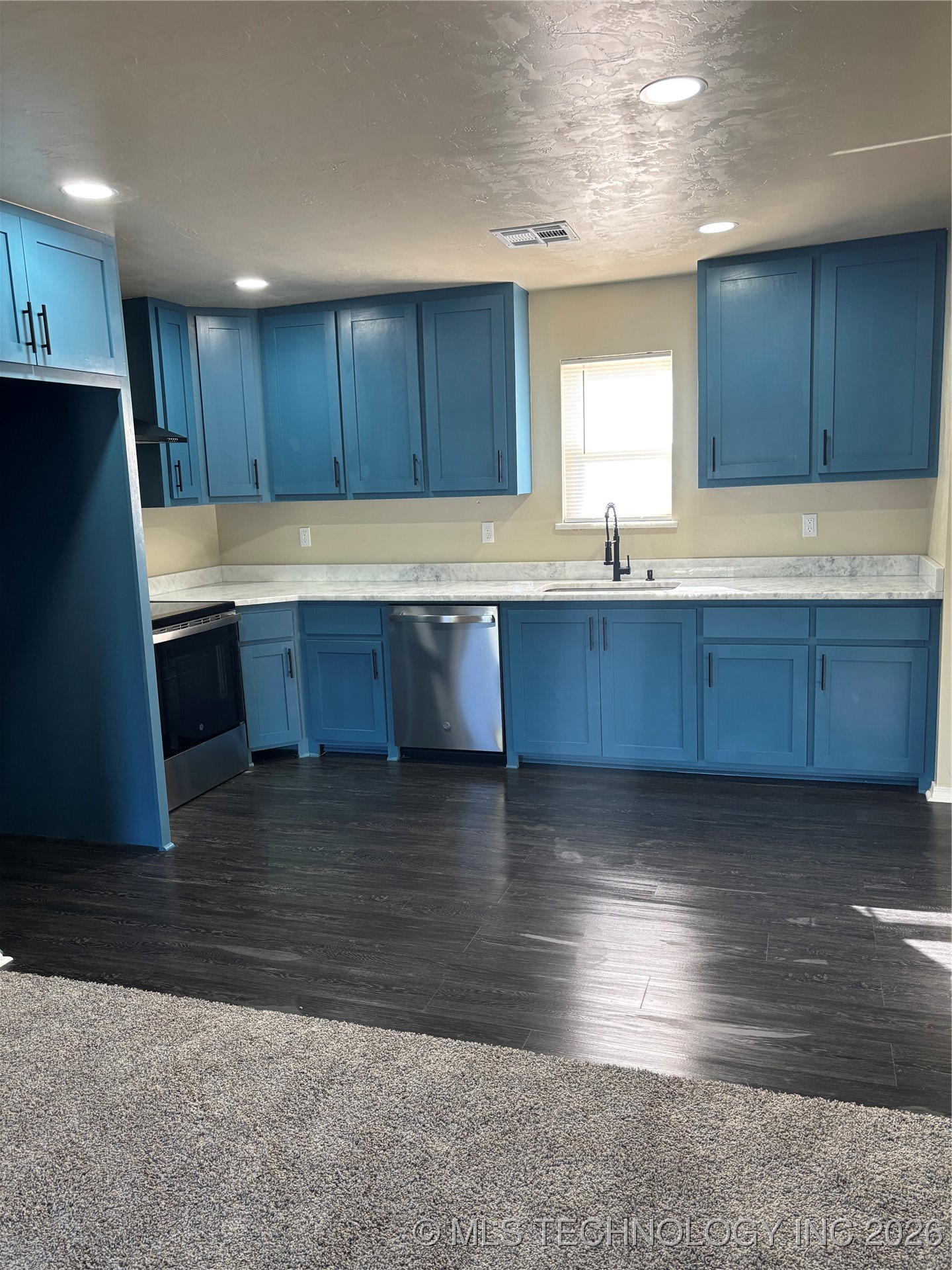 1129 E Vine Street Property Photo 6