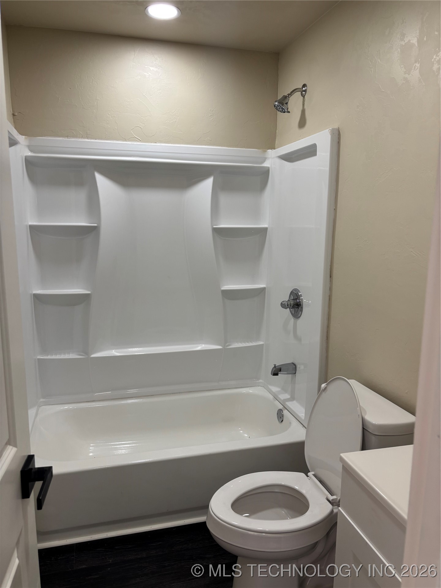 1129 E Vine Street Property Photo 9