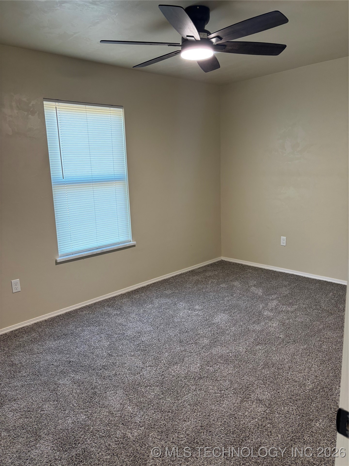 1129 E Vine Street Property Photo 11