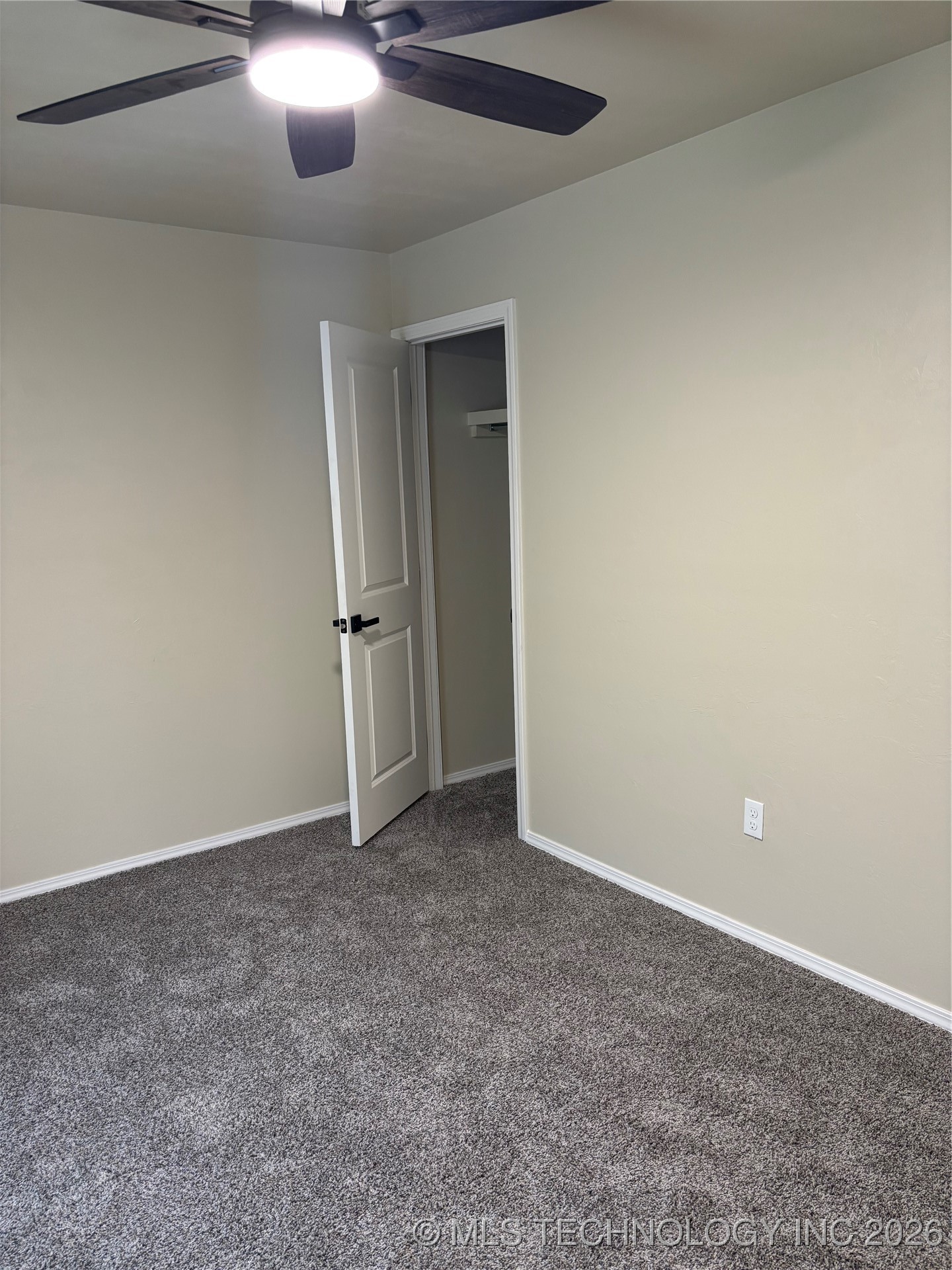 1129 E Vine Street Property Photo 12