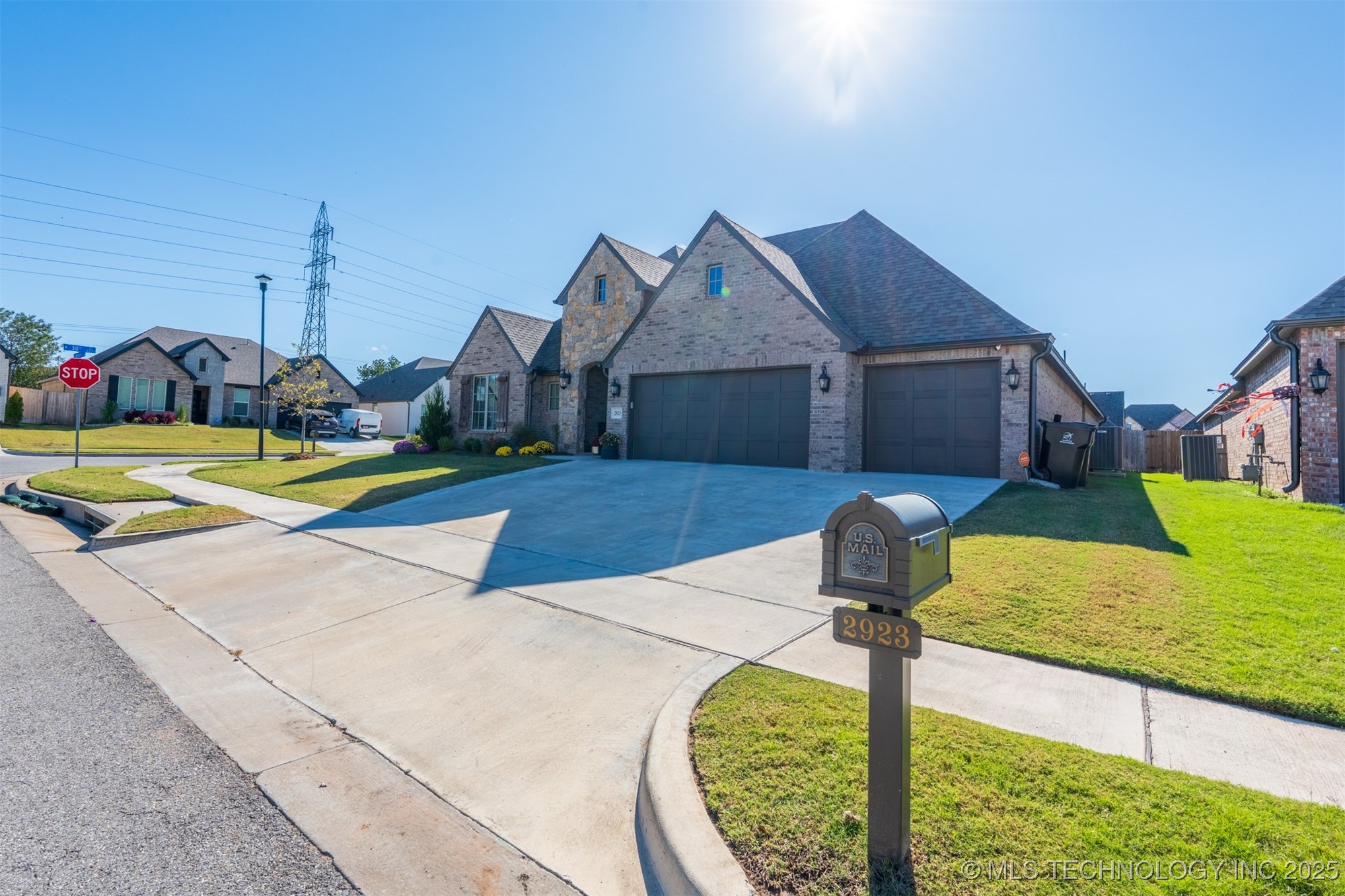 2923 E Portland Street Property Photo 4