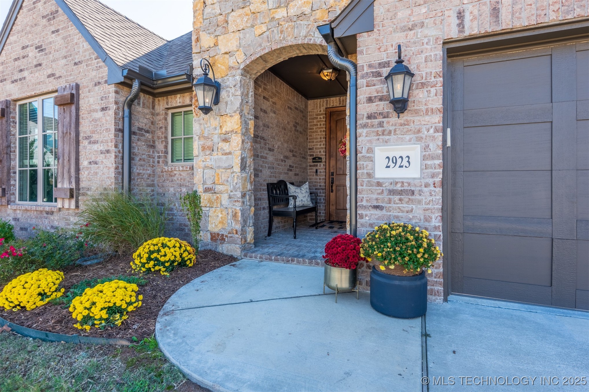 2923 E Portland Street Property Photo 6