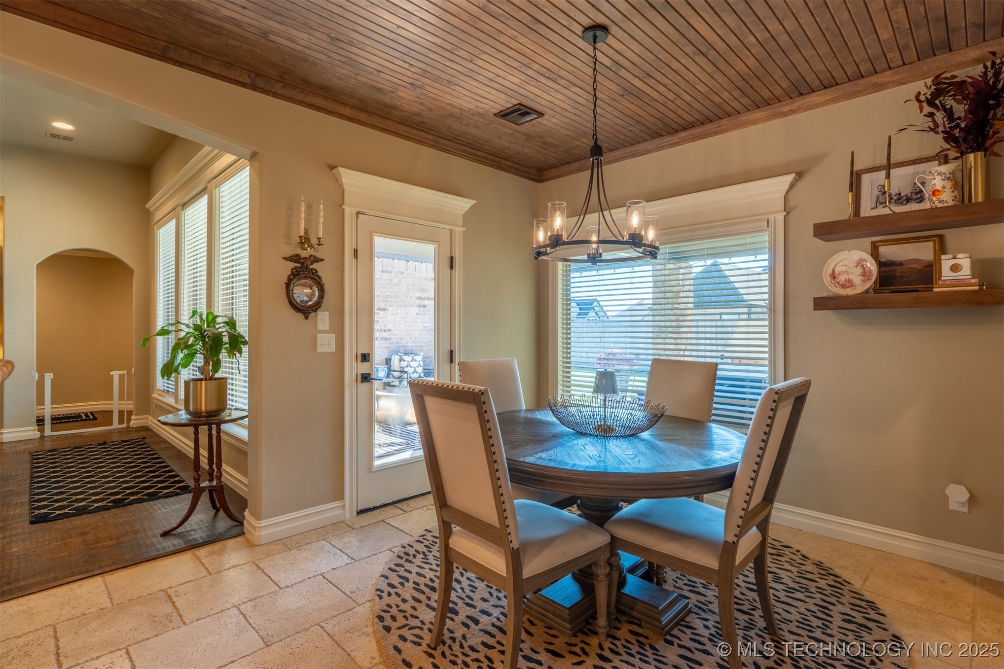 2923 E Portland Street Property Photo 18