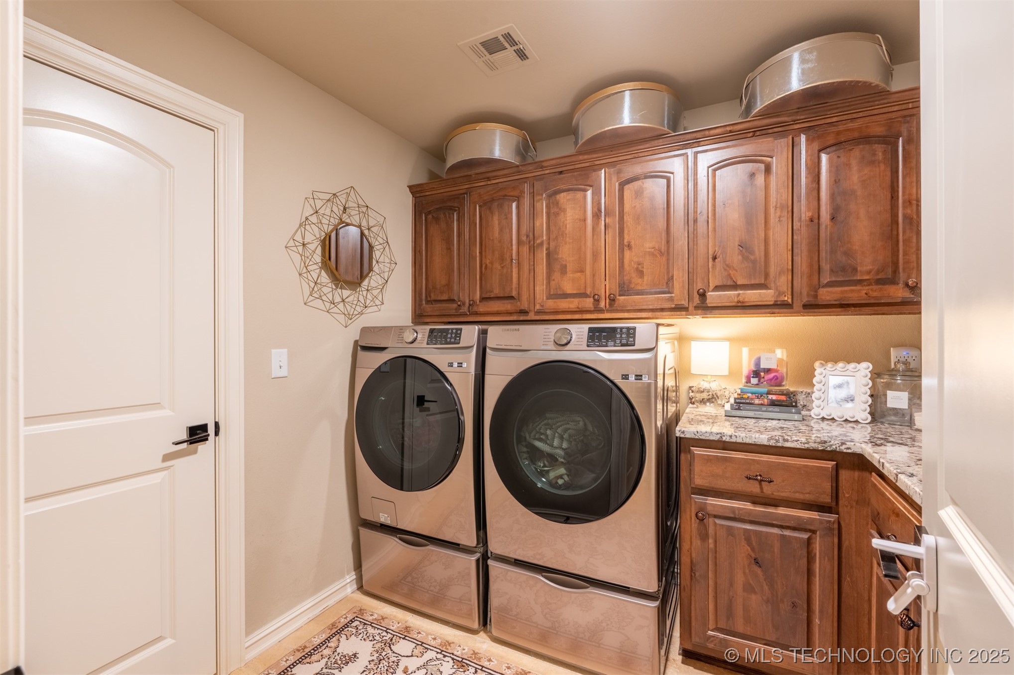 2923 E Portland Street Property Photo 22