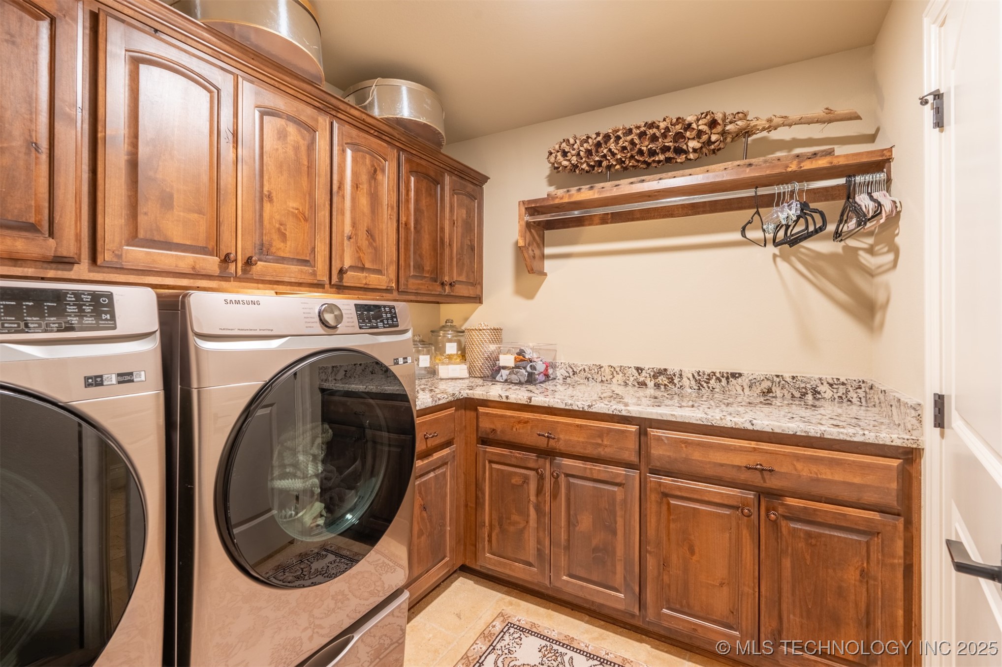 2923 E Portland Street Property Photo 23