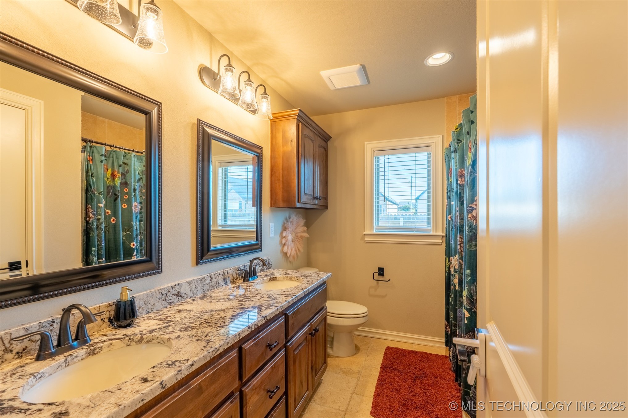 2923 E Portland Street Property Photo 31