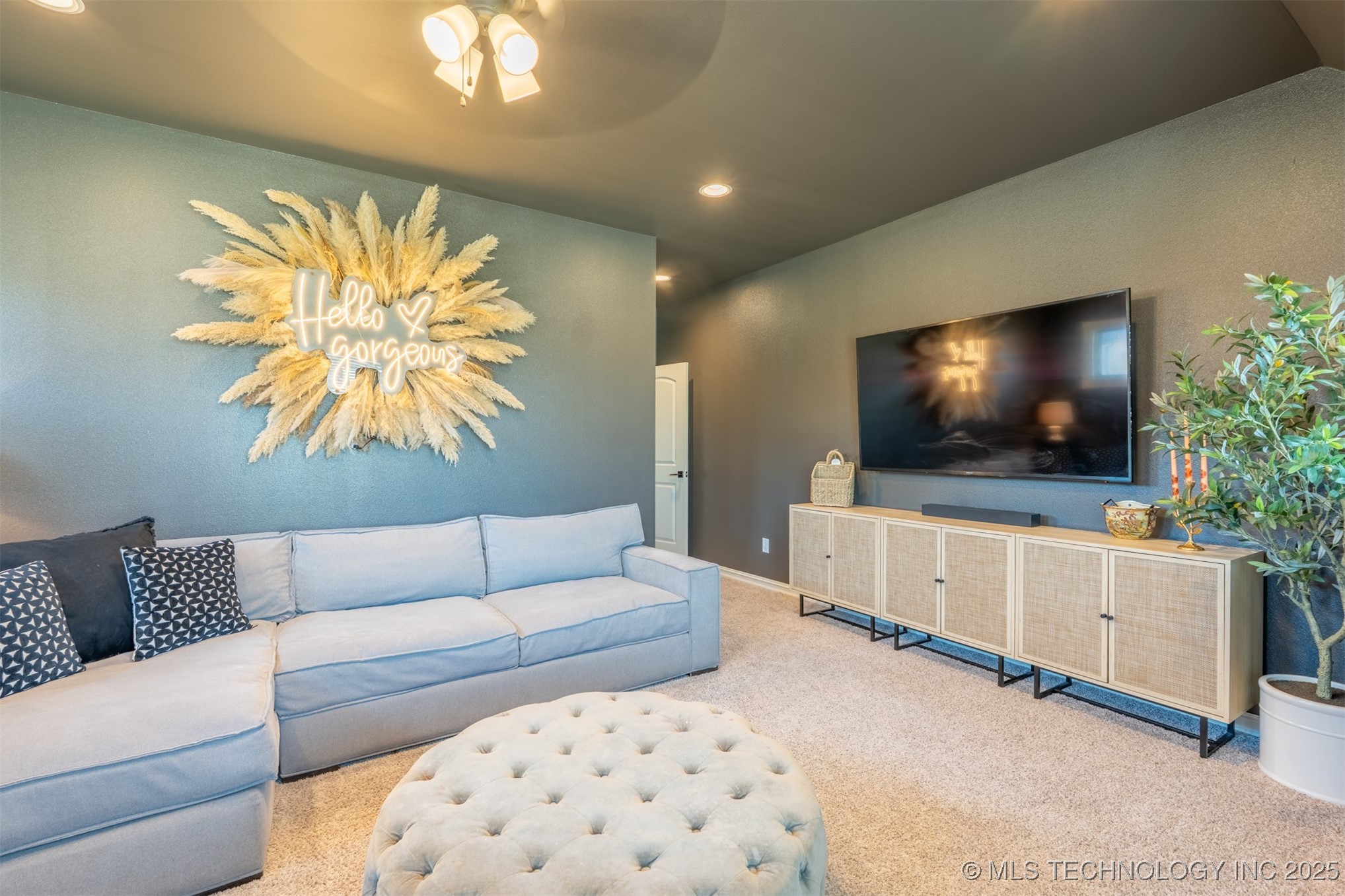 2923 E Portland Street Property Photo 36