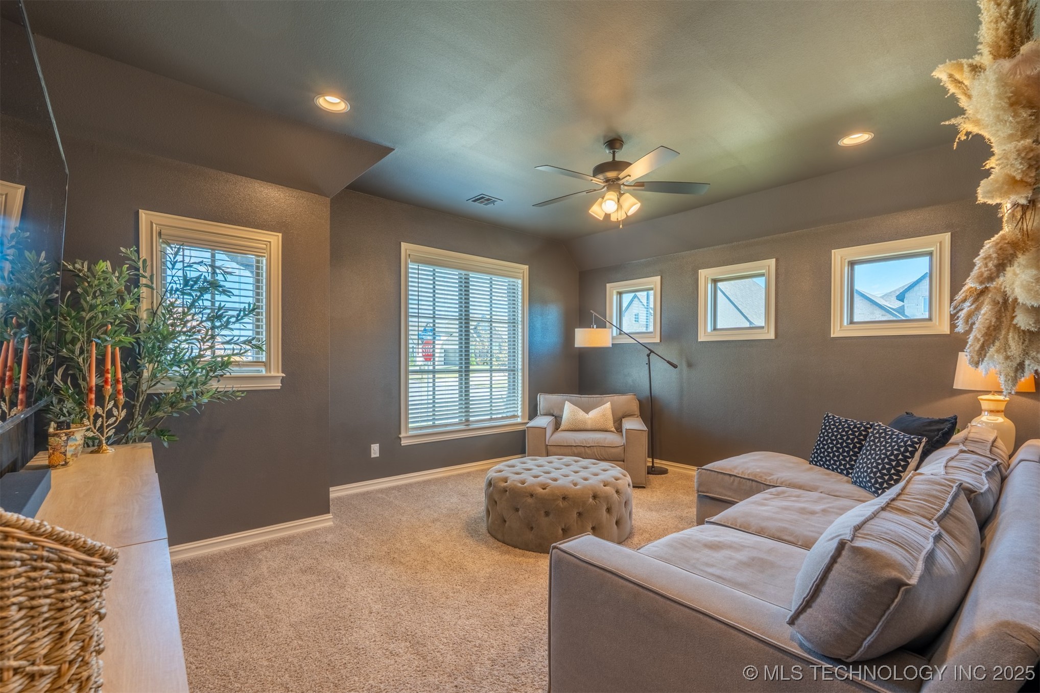 2923 E Portland Street Property Photo 37