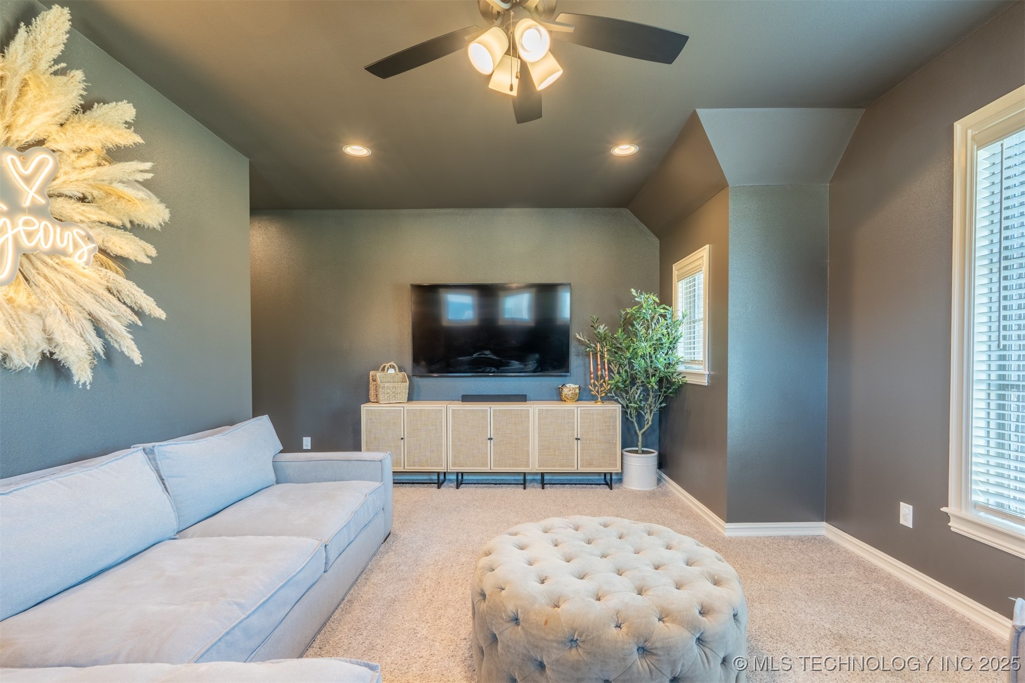 2923 E Portland Street Property Photo 38