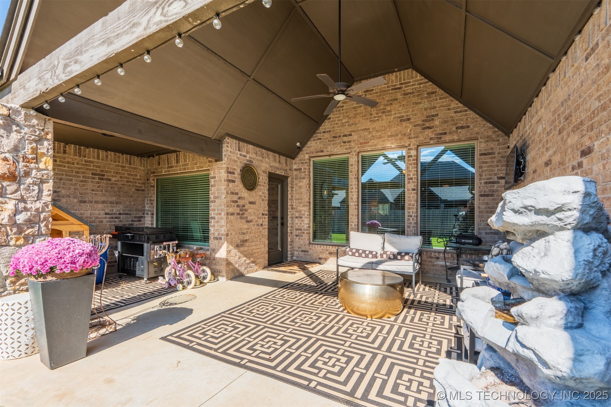 2923 E Portland Street Property Photo 48