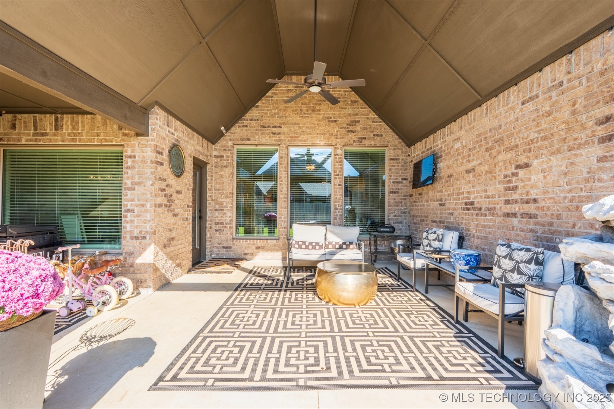 2923 E Portland Street Property Photo 49