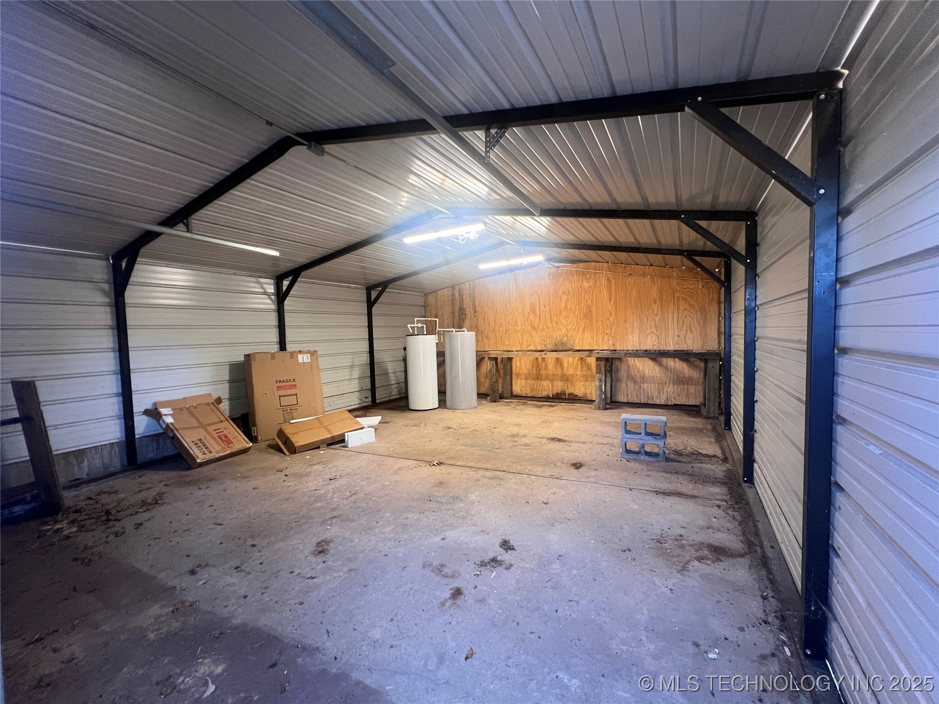 563 W Chambers Road Property Photo 8