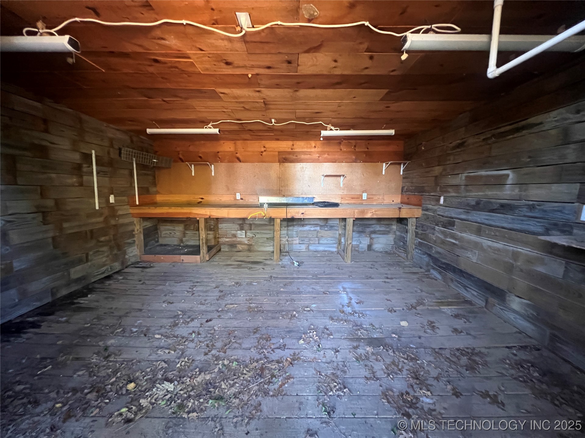 563 W Chambers Road Property Photo 9