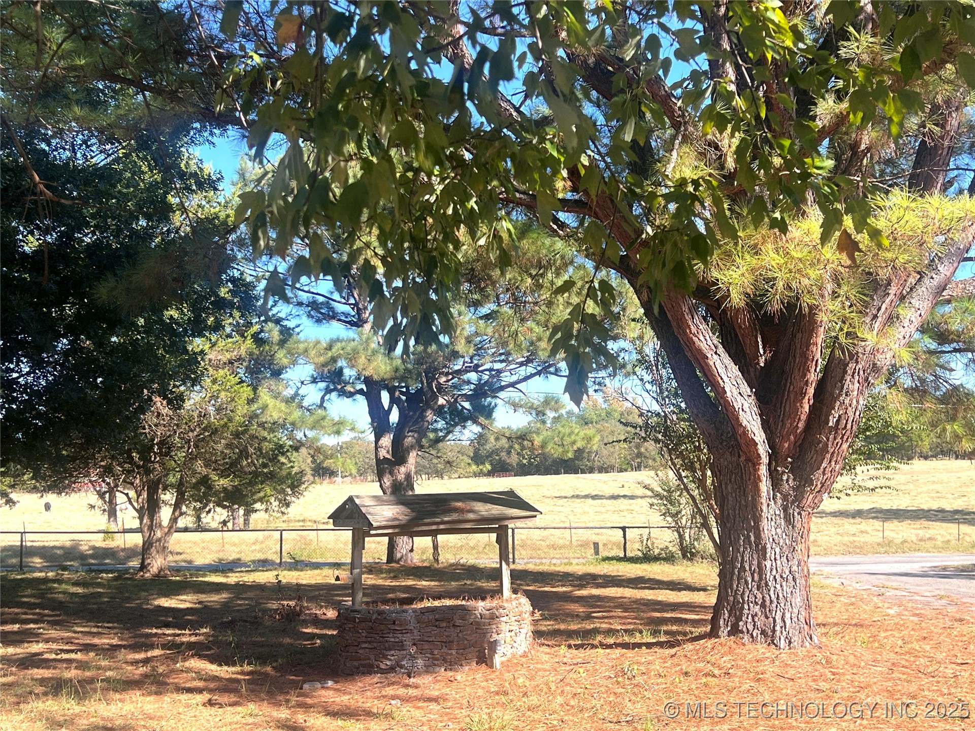 563 W Chambers Road Property Photo 12