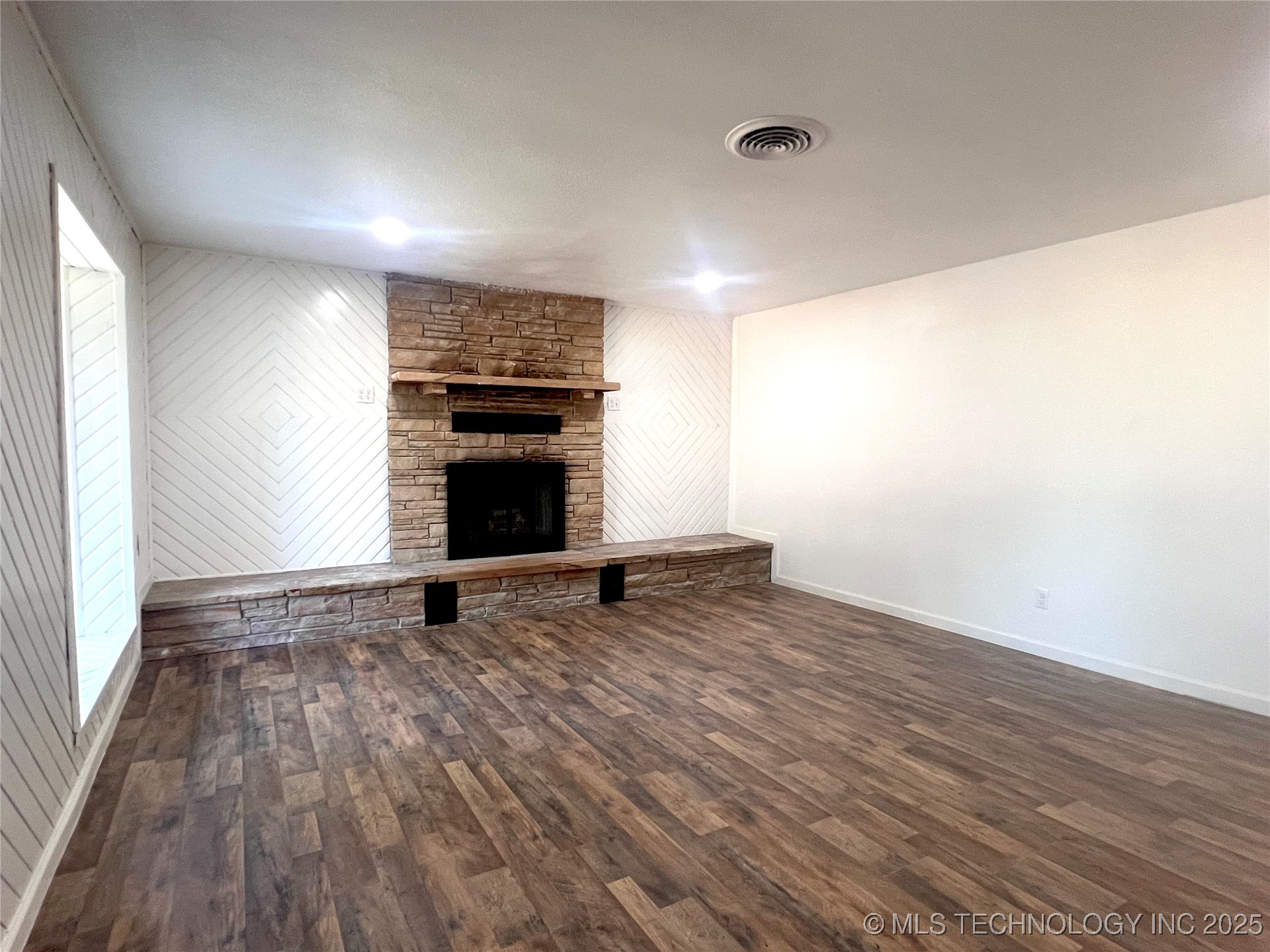 563 W Chambers Road Property Photo 21