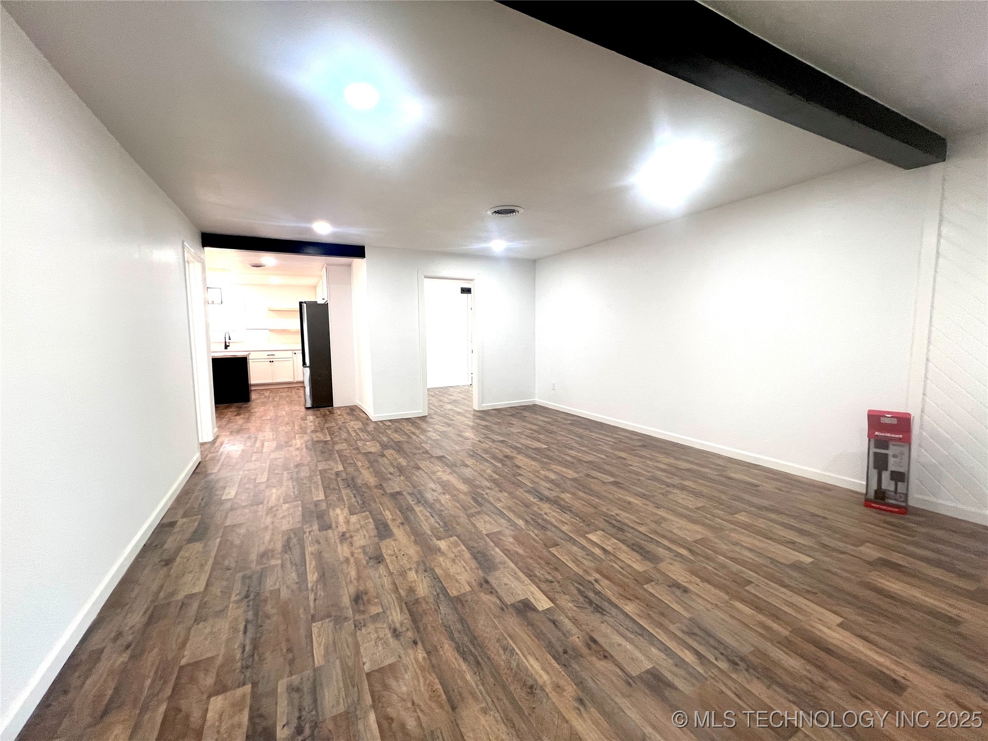 563 W Chambers Road Property Photo 24