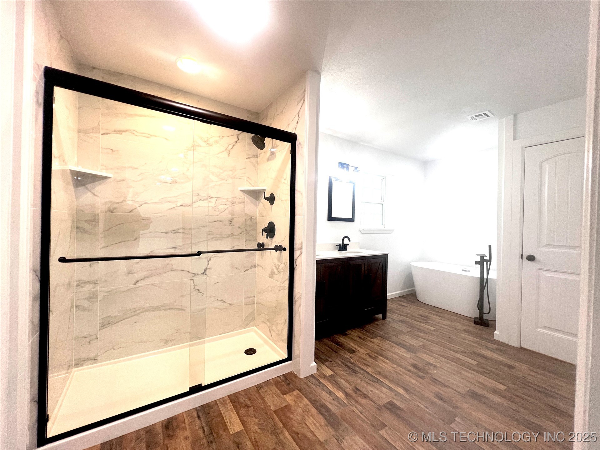 563 W Chambers Road Property Photo 31