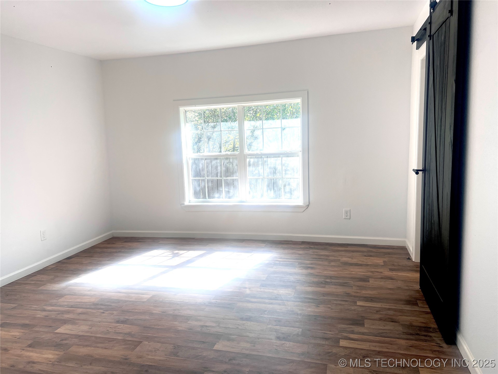 563 W Chambers Road Property Photo 34