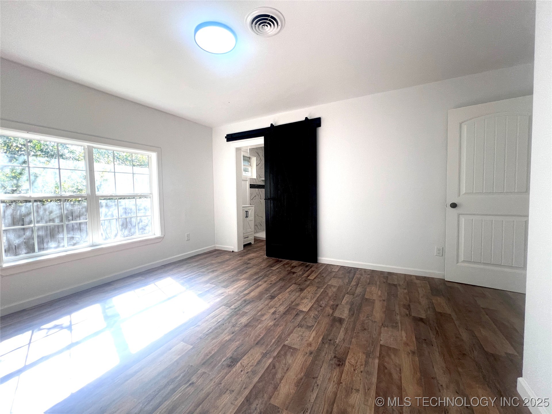 563 W Chambers Road Property Photo 38