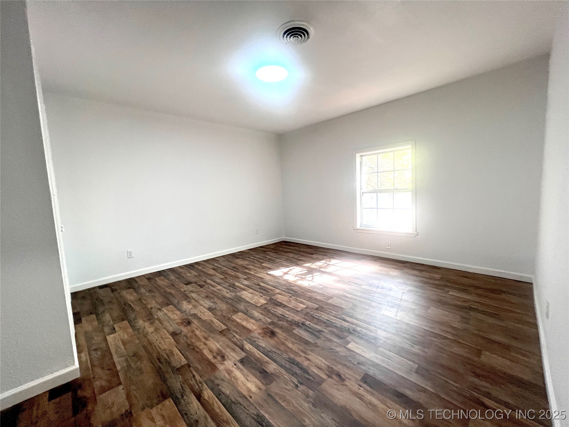 563 W Chambers Road Property Photo 42