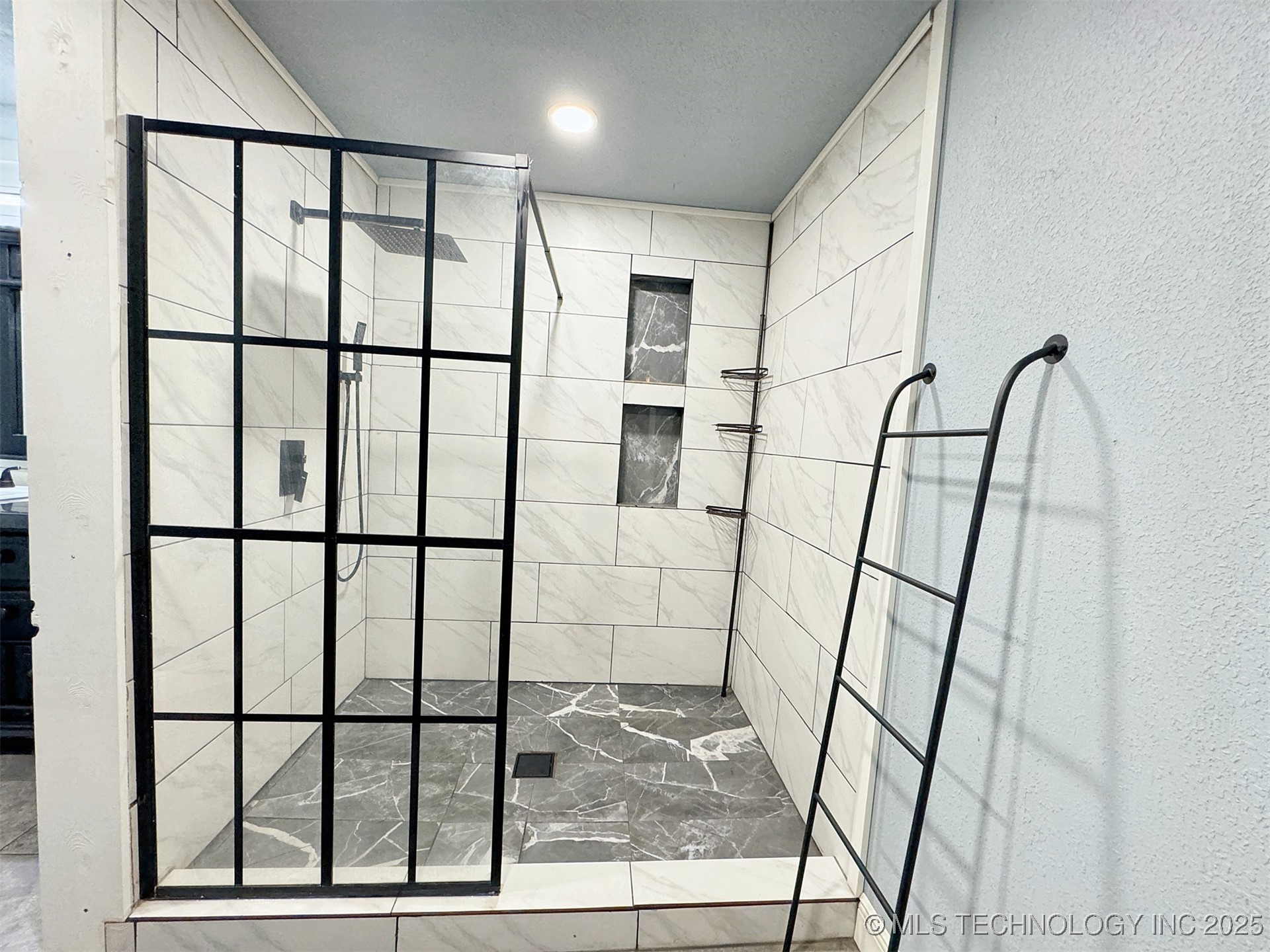 1420 W Broadway Street Property Photo 48