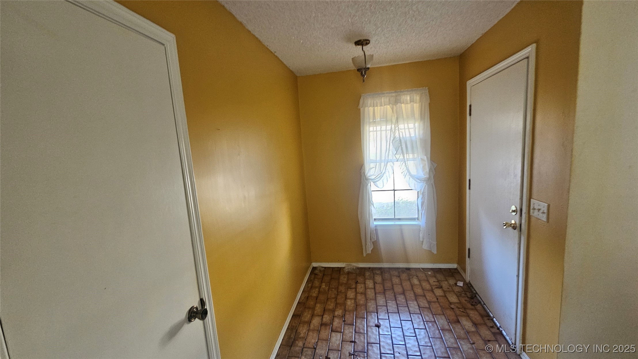 25302 E 64th Street S Property Photo 3