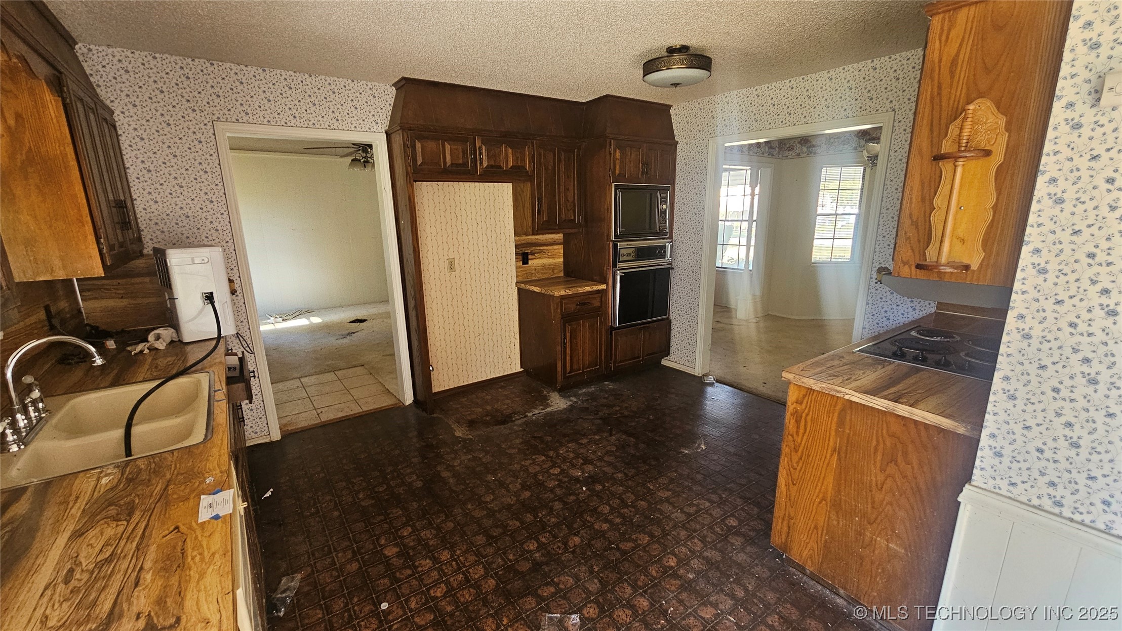 25302 E 64th Street S Property Photo 7