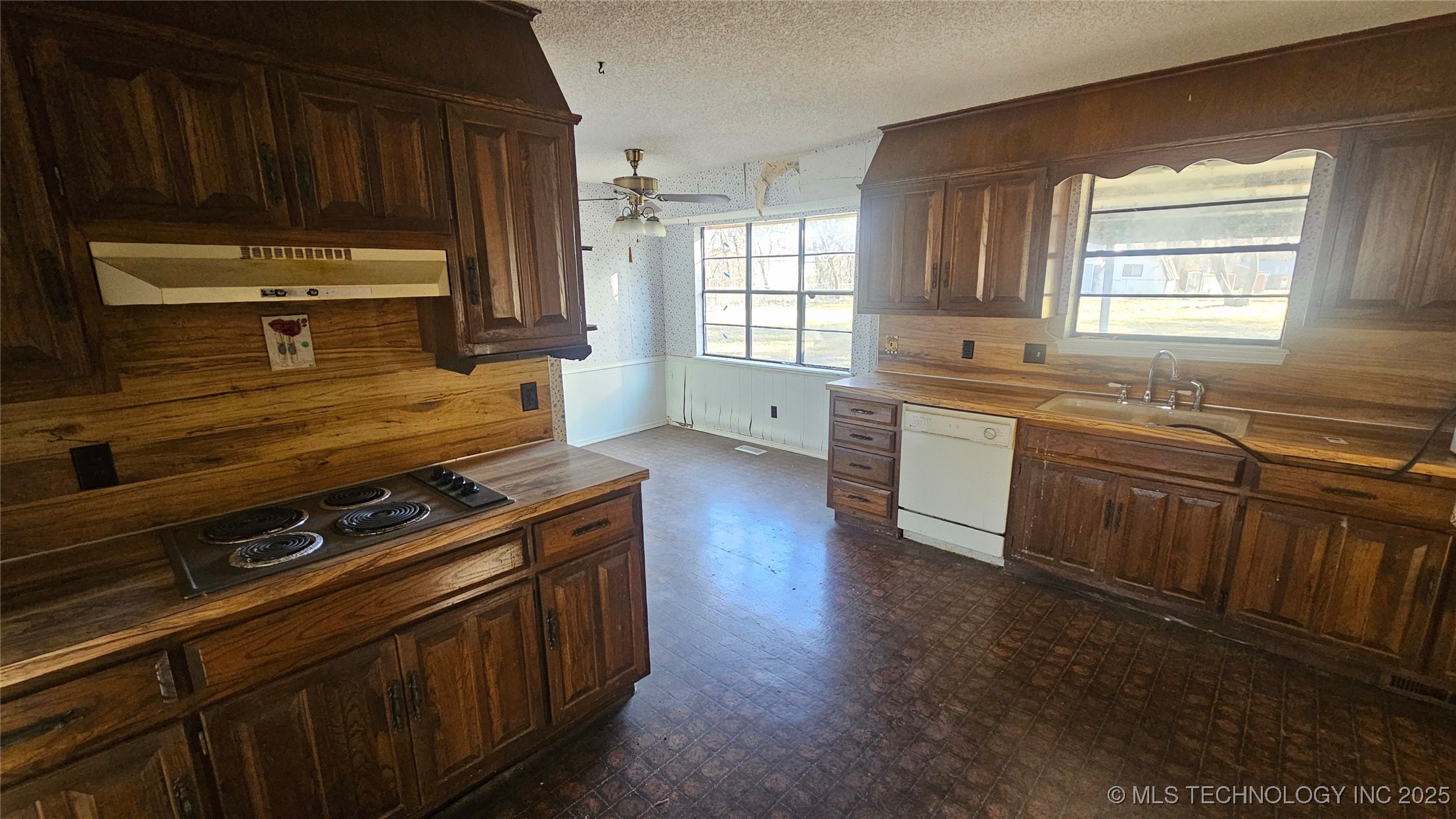 25302 E 64th Street S Property Photo 8